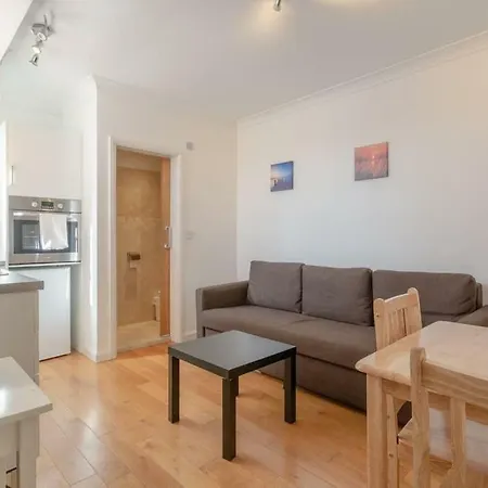 14 Bouverie Place Apartment *