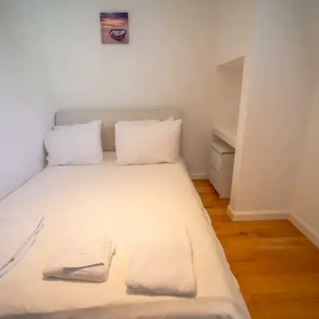 14 Bouverie Place Apartment