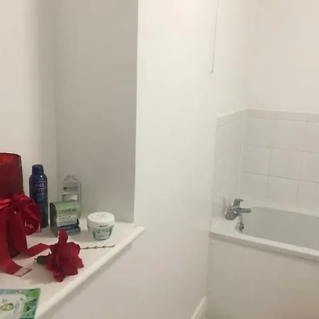 2 Bed Flat, Dedicated Workspace, Parking, 4ktv Apartment