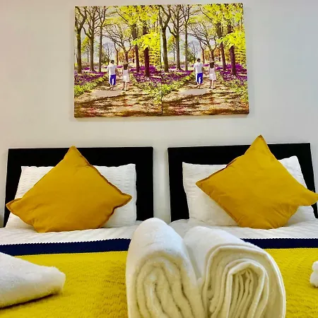 London Apartments, Private Bathrooms And Parking