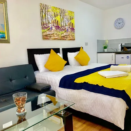 London Apartments, Private Bathrooms And Parking Apartment Ilford