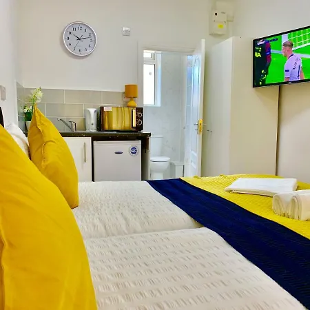 London Apartments, Private Bathrooms And Parking * Ilford