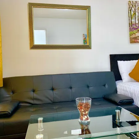 London Apartments, Private Bathrooms And Parking * Ilford