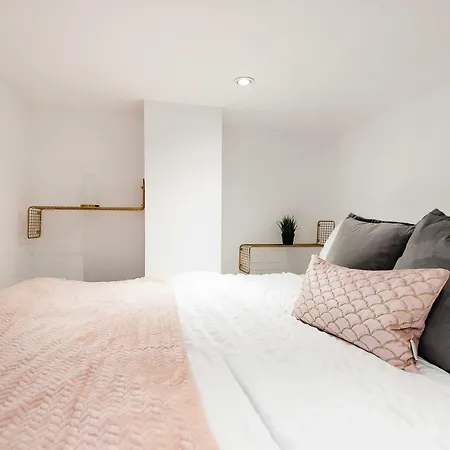 Stylish Hyde Park Apartment *