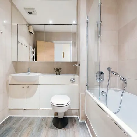 Stylish Hyde Park Apartment *