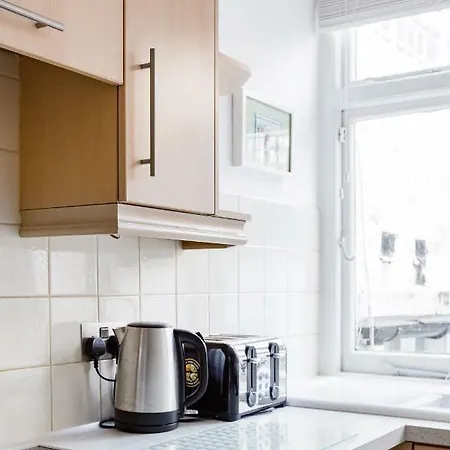 Studio In Georgian Next To Buckingham Palace London