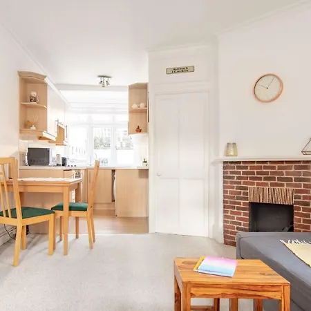Studio In Georgian Next To Buckingham Palace