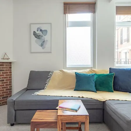 Studio In Georgian Next To Buckingham Palace *