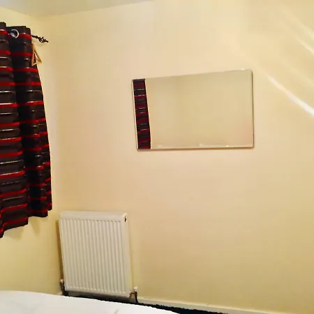 Guest house For 6 People London