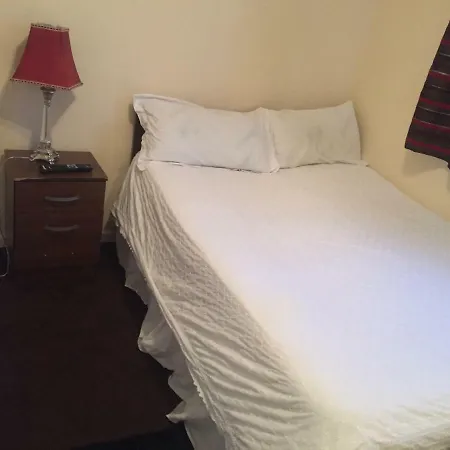 Guest house For 6 People London