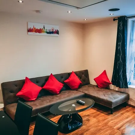 Apartment Quality Stay,2 Bed Near The Centre, 2min Walk From Metro Station