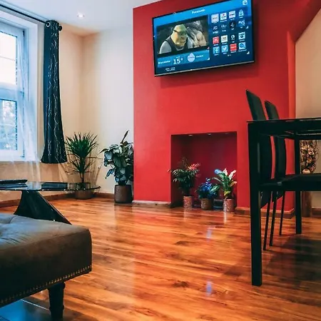 Apartment Quality Stay,2 Bed Near The Centre, 2min Walk From Metro Station