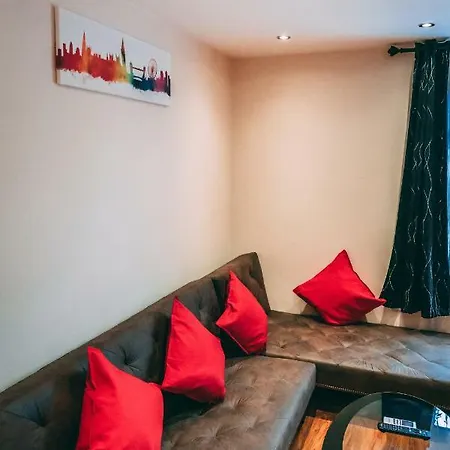 Quality Stay,2 Bed Near The Centre, 2min Walk From Metro Station Apartment London