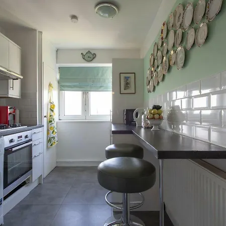 London, Putney, Roehampton Apartment