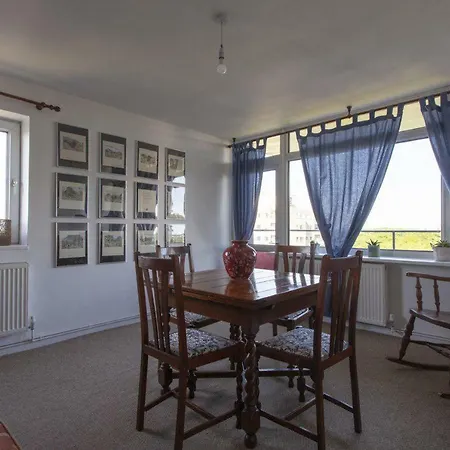 London, Putney, Roehampton Apartment *