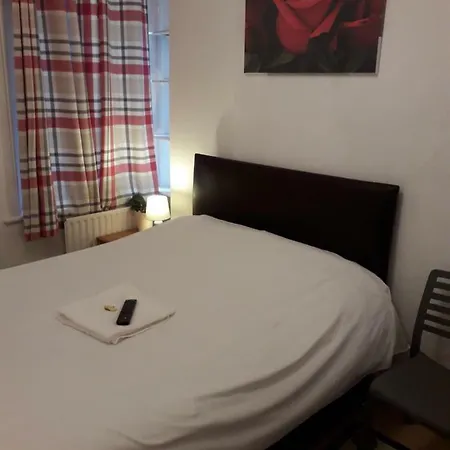 Guest house 20 East Tenter Street London