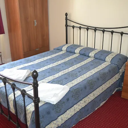The House On Warwick Otel