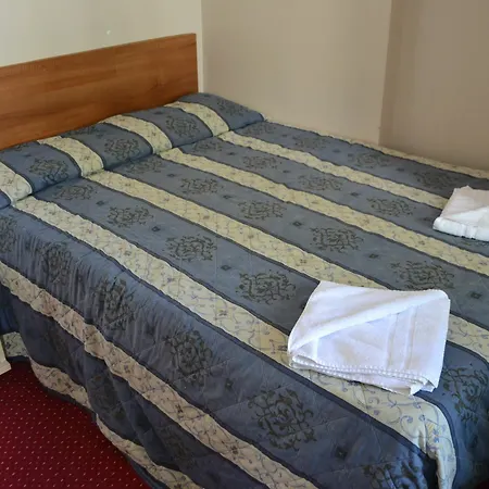 The House On Warwick Otel Londra