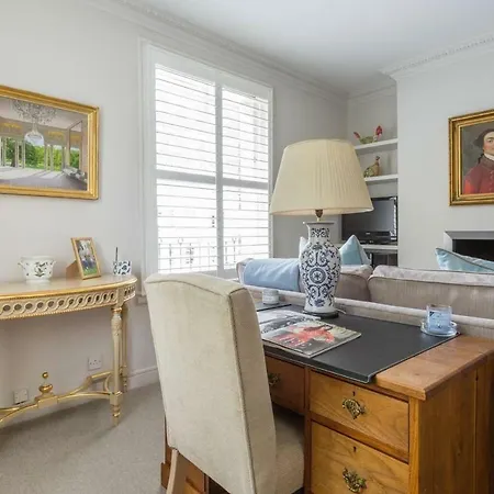 Cadogan Street Apartment