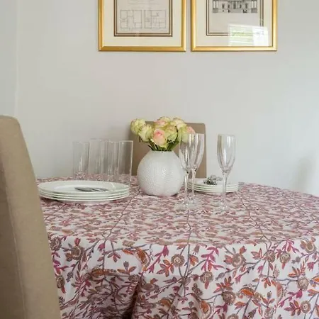 Cadogan Street Apartment
