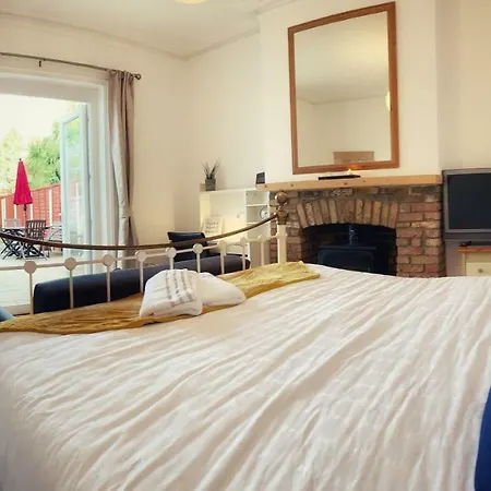 Paul's Place Near Heathrow *