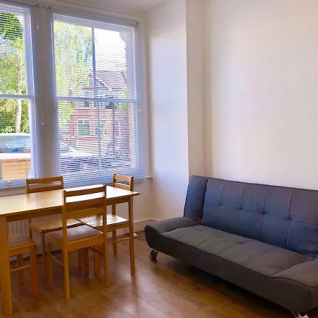Tottenham Apartment *