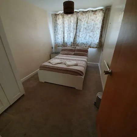 Affluent Riverside Sark Tower Apartment