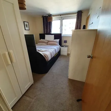 Apartment Affluent Riverside Sark Tower