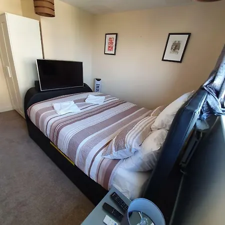 Apartment Affluent Riverside Sark Tower