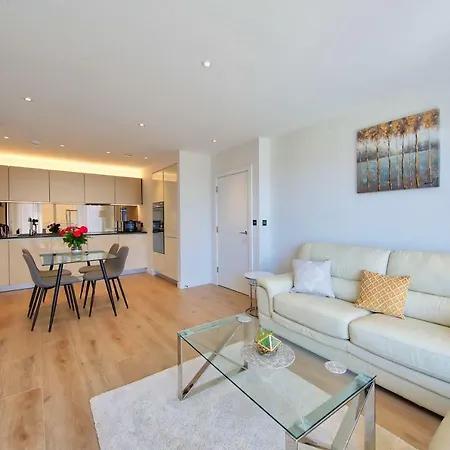 Silver Bridge London Apartment