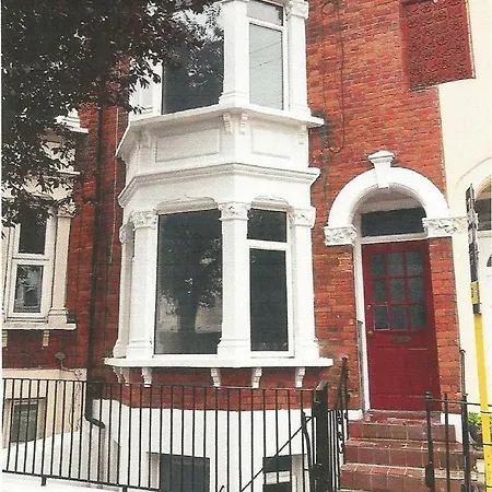 6 Wernbrook Street Woolwich * Plumstead (Greater London)