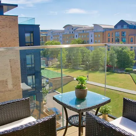 Apartment Silver Bridge London