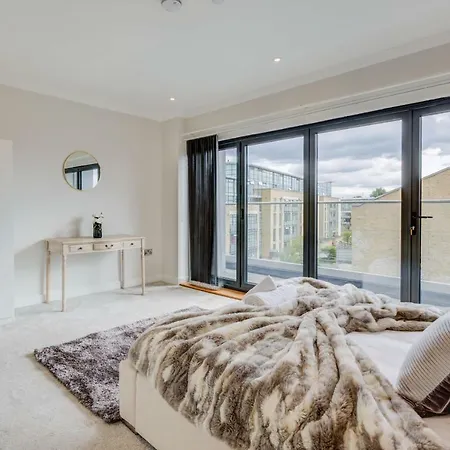 Apartment Concord Kew Heathrow London *
