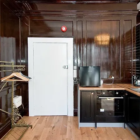 Marble Arch Studio Apartment *