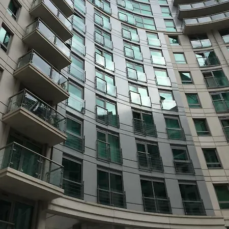 Aquarius At St. George Wharf Apartment *