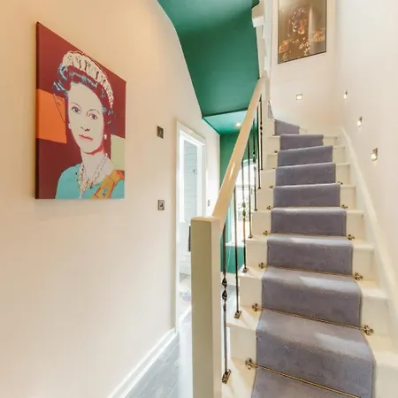 Apartment River House With Hot Tub London