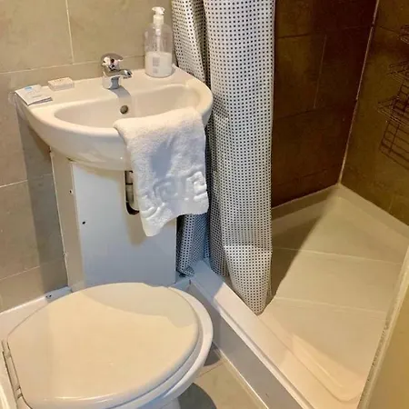 Albert Guest House *