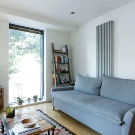 Apartment Peaceful Modern 2 Bedroom Flat With Water Views *