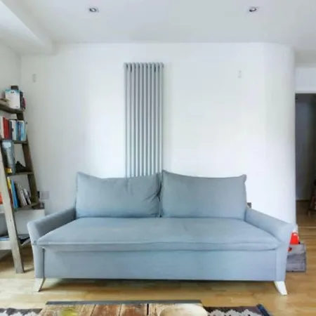 Apartment Peaceful Modern 2 Bedroom Flat With Water Views London