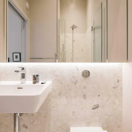The Interlock - Oxford St Apartment *