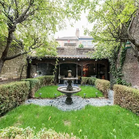 House Of Sebastiao Maria - The Townhouse Guest house