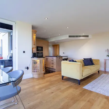 Thames View Apartment, Imperial Wharf Apartment