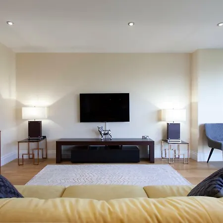 Thames View Apartment, Imperial Wharf * London