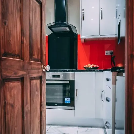 Quality Stay,2 Bed Near The Centre, 2min Walk From Metro Station Apartment London