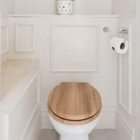 Cadogan Street Apartment *
