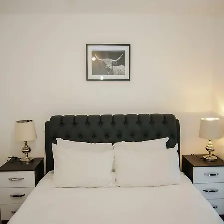 Executive 2 Bed Apartment London