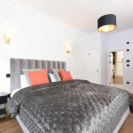 Apartment Stylish!! Spacious 2 & 3 Deluxe Near Victoria Station London