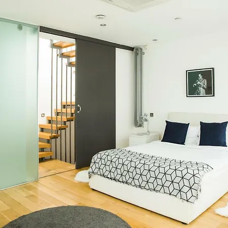 The Holborn Lights - Modern 3Bdr Home With Rooftop Terrace & Garage London