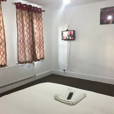 Guest house 20 East Tenter Street London