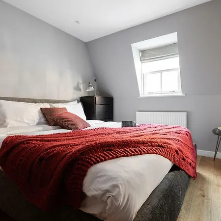 The Norfolk Maisonette - Lovely 4bdr Mews London